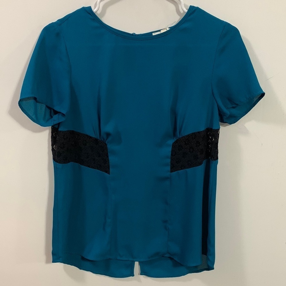 Meadow Rue beautiful Lace embedded Career blouse, size XS, buttons up back